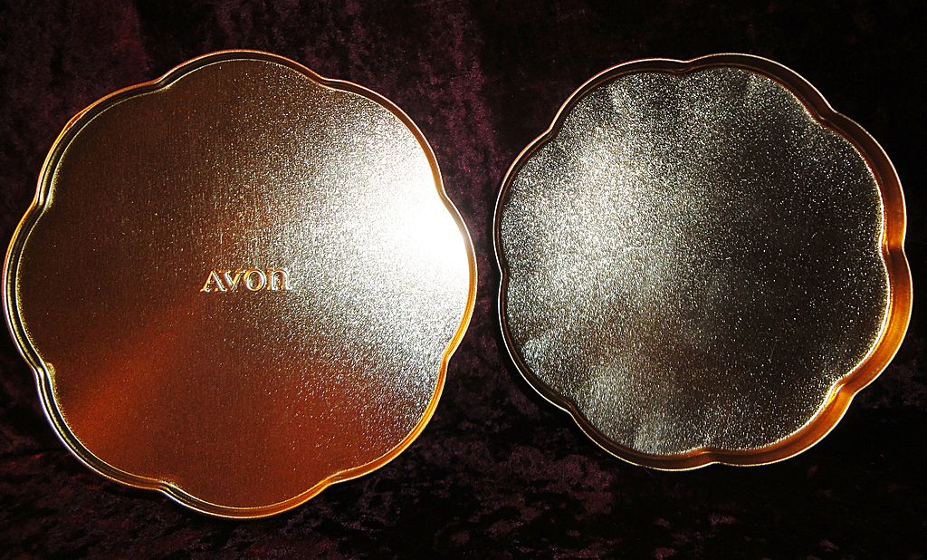 Vintage Signed Avon 1977 "TENDER BLOSSOMS" Beauty Dust Container Vintage Signed Avon 1977 "TENDER BLOSSOMS" Beauty Dust Container