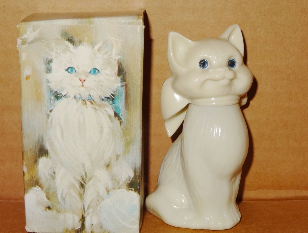 Vintage Avon 1975 "Blue Eyes" Women's Decanter ~ Kitten with bow Vintage Avon 1975 "Blue Eyes" Women's Decanter ~ Kitten with bow