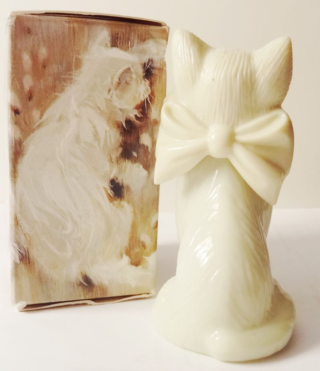 Vintage Avon 1975 "Blue Eyes" Women's Decanter ~ Kitten with bow Vintage Avon 1975 "Blue Eyes" Women's Decanter ~ Kitten with bow
