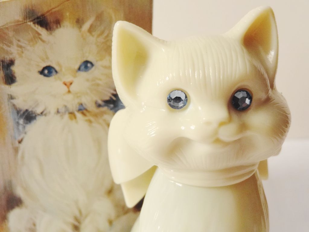 Vintage Avon 1975 "Blue Eyes" Women's Decanter ~ Kitten with bow Vintage Avon 1975 "Blue Eyes" Women's Decanter ~ Kitten with bow