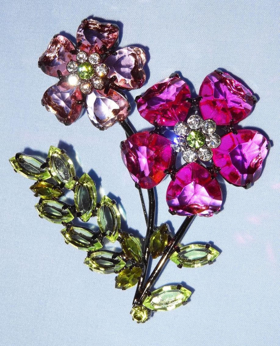 Retired Avon 2003 "Bold Spring Color Fashion Pin" ~ petals made of hearts Retired Avon 2003 "Bold Spring Color Fashion Pin" ~ petals made of hearts