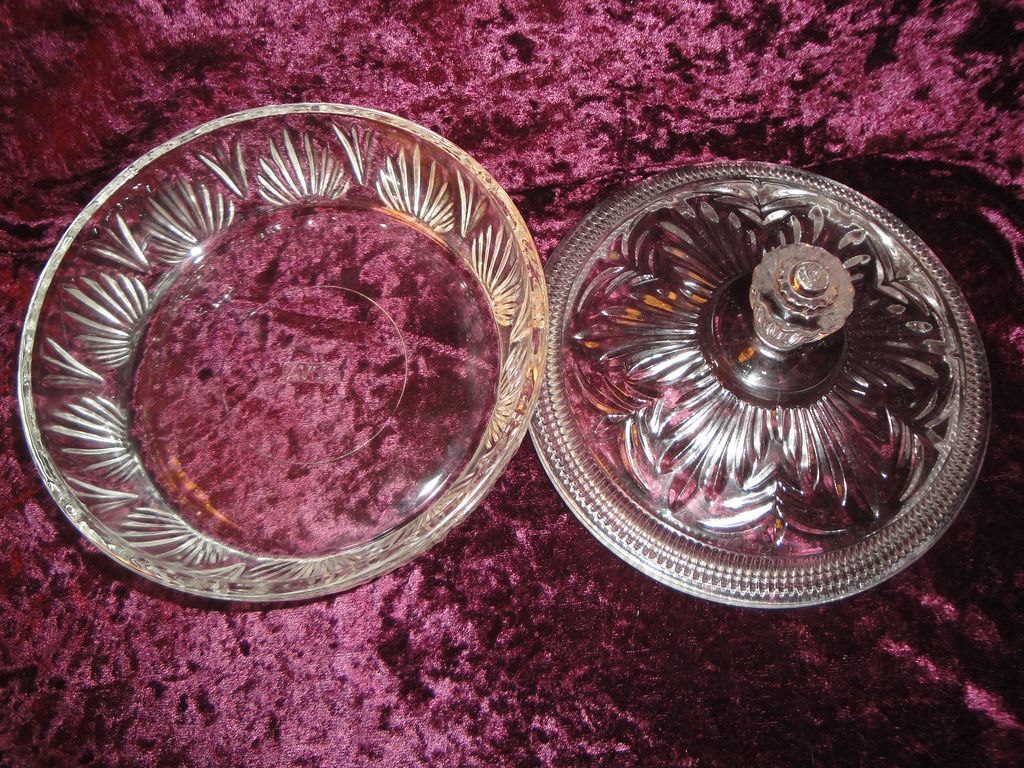 Vintage Signed Avon 1979-80 "Beauty Dust Crystalique Container" ~ clear glass with etched pattern Vintage Signed Avon 1979-80 "Beauty Dust Crystalique Container" ~ clear glass with etched pattern
