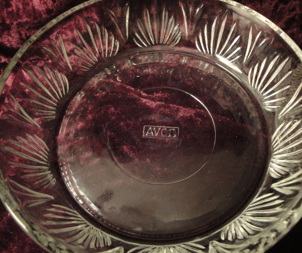 Vintage Signed Avon 1979-80 "Beauty Dust Crystalique Container" ~ clear glass with etched pattern Vintage Signed Avon 1979-80 "Beauty Dust Crystalique Container" ~ clear glass with etched pattern