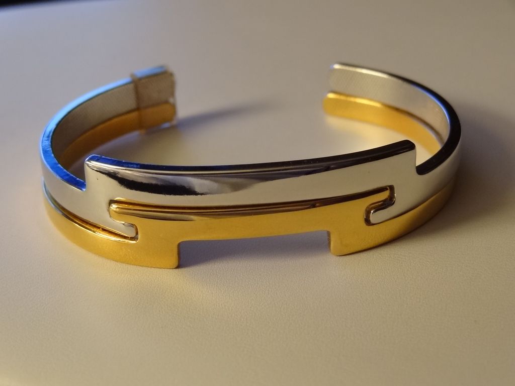 Vintage Signed Avon "Counterparts Interlocking Bracelet" ~ Small ~ gold-tone & silver-tone locking bracelet ~ separate/together Vintage Signed Avon "Counterparts Interlocking Bracelet" ~ Small ~ gold-tone & silver-tone locking bracelet ~ separate/together