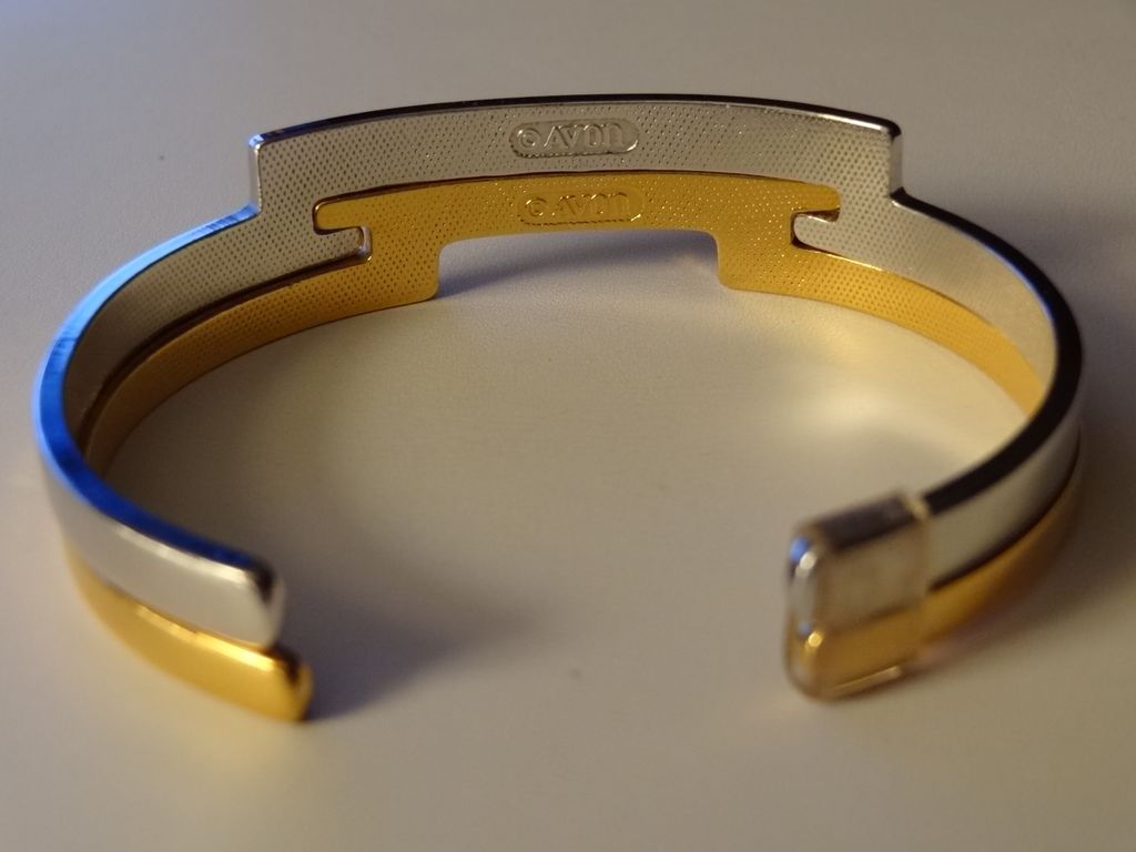 Vintage Signed Avon "Counterparts Interlocking Bracelet" ~ Small ~ gold-tone & silver-tone locking bracelet ~ separate/together Vintage Signed Avon "Counterparts Interlocking Bracelet" ~ Small ~ gold-tone & silver-tone locking bracelet ~ separate/together