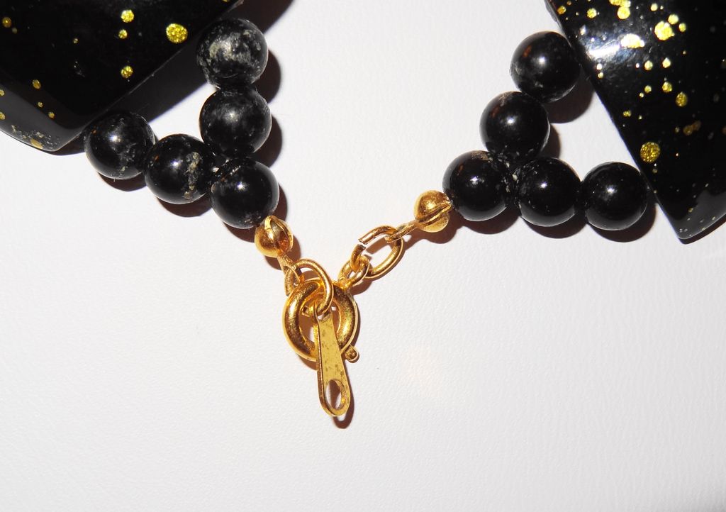 Avon's 1987 "Color Impact" Necklace ~ 16" golden flecks in cobalt blue/black Avon's 1987 "Color Impact" Necklace ~ 16" golden flecks in cobalt blue/black