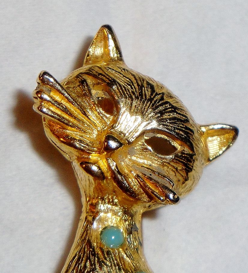 Unique Gold-tone Textured Figural Cat Pin with 8 turquoise stones on back Unique Gold-tone Textured Figural Cat Pin with 8 turquoise stones on back