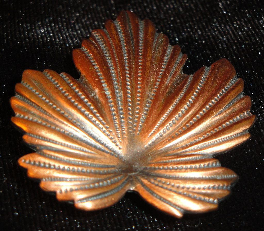 Vintage Copper Colored Textured Leaf Pin with Black Highlights Vintage Copper Colored Textured Leaf Pin with Black Highlights