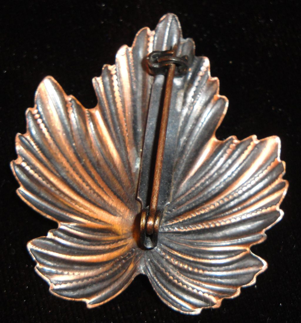 Vintage Copper Colored Textured Leaf Pin with Black Highlights Vintage Copper Colored Textured Leaf Pin with Black Highlights