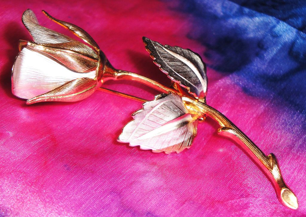Vintage Signed Giovanni Rose Brooch/Pin with leaves done in goldtone/silvertone Vintage Signed Giovanni Rose Brooch/Pin with leaves done in goldtone/silvertone