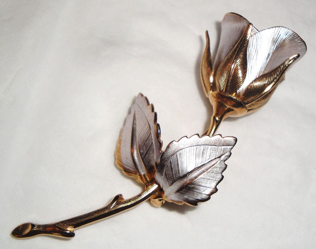 Vintage Signed Giovanni Rose Brooch/Pin with leaves done in goldtone/silvertone Vintage Signed Giovanni Rose Brooch/Pin with leaves done in goldtone/silvertone
