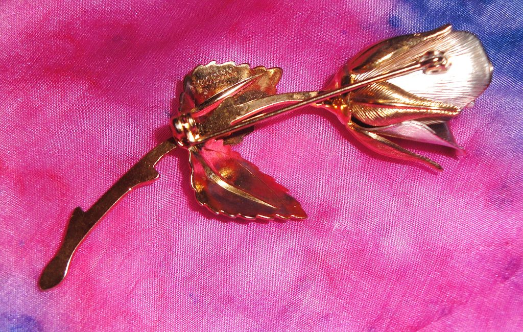 Vintage Signed Giovanni Rose Brooch/Pin with leaves done in goldtone/silvertone Vintage Signed Giovanni Rose Brooch/Pin with leaves done in goldtone/silvertone