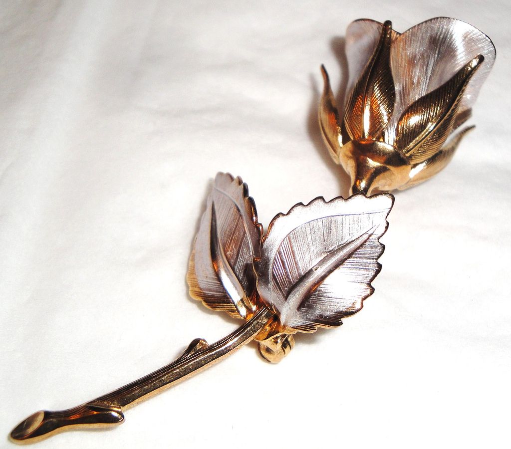 Vintage Signed Giovanni Rose Brooch/Pin with leaves done in goldtone/silvertone Vintage Signed Giovanni Rose Brooch/Pin with leaves done in goldtone/silvertone