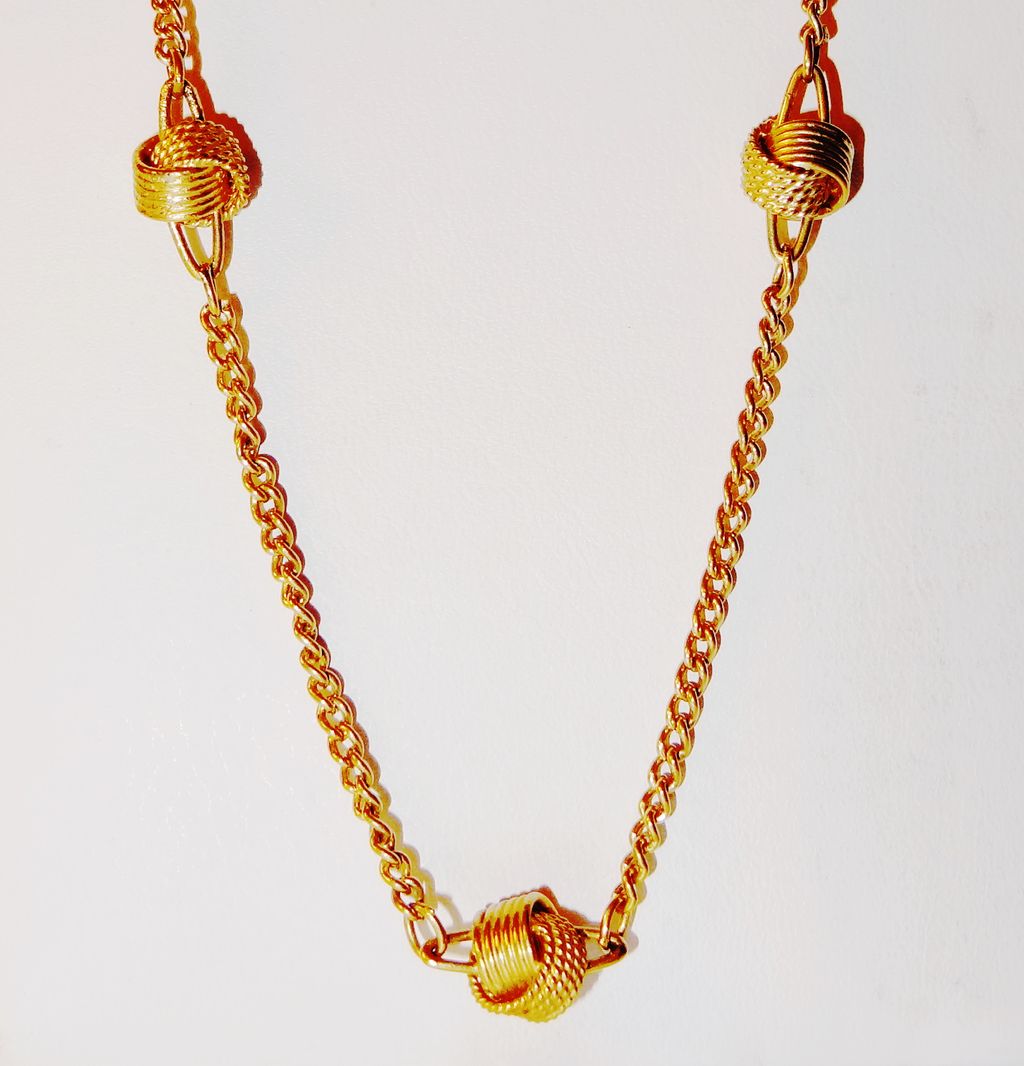 Avon 1977 "Delicate Knot Necklace" ~ 16" set in gold-tone Avon 1977 "Delicate Knot Necklace" ~ 16" set in gold-tone