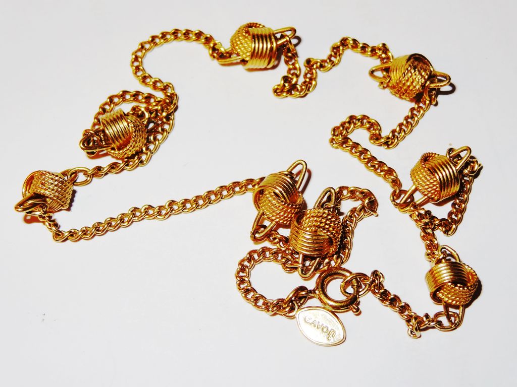 Avon 1977 "Delicate Knot Necklace" ~ 16" set in gold-tone Avon 1977 "Delicate Knot Necklace" ~ 16" set in gold-tone