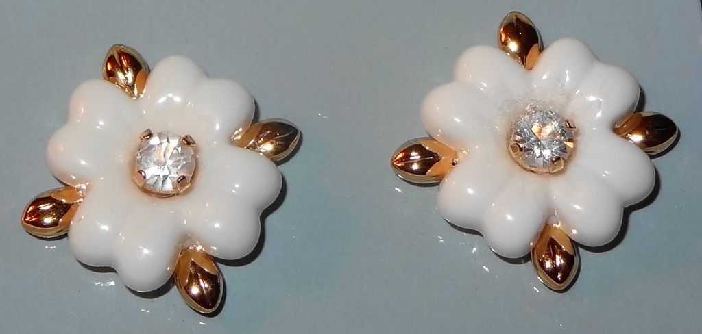 Avon 1988 "Delicate Petals Convertible Earrings" ~ Flower? or Stud? Avon 1988 "Delicate Petals Convertible Earrings" ~ Flower? or Stud?