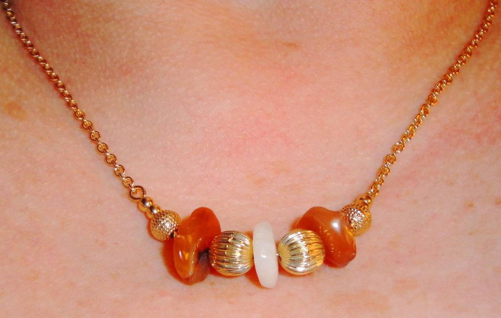 Avon 1975 "Desert Stones" Necklace & Clip Earrings ~ real agate & carnelian in gold-tone Avon 1975 "Desert Stones" Necklace & Clip Earrings ~ real agate & carnelian in gold-tone