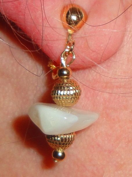 Avon 1975 "Desert Stones" Necklace & Clip Earrings ~ real agate & carnelian in gold-tone Avon 1975 "Desert Stones" Necklace & Clip Earrings ~ real agate & carnelian in gold-tone