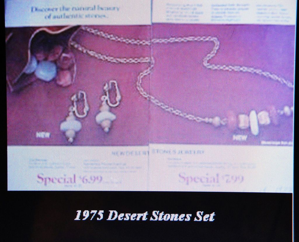 Avon 1975 "Desert Stones" Necklace & Clip Earrings ~ real agate & carnelian in gold-tone Avon 1975 "Desert Stones" Necklace & Clip Earrings ~ real agate & carnelian in gold-tone