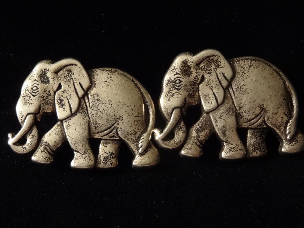 Vintage Silver-tone Elephant Clip Earrings Vintage Silver-tone Elephant Clip Earrings