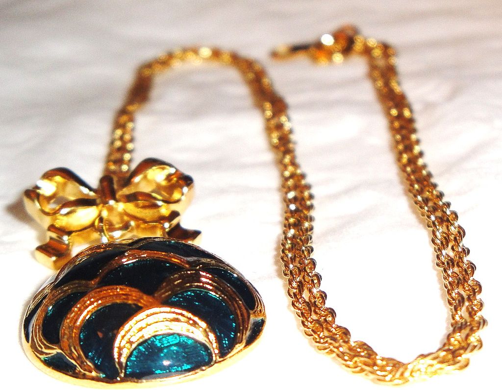 Avon 1988 "Easter Egg Pendant" Necklace ~ royal blue enamel with gold overlay Avon 1988 "Easter Egg Pendant" Necklace ~ royal blue enamel with gold overlay