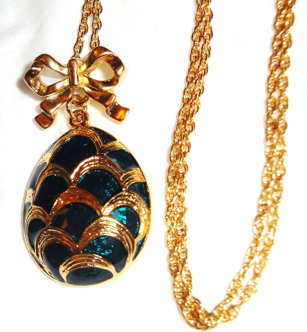 Avon 1988 "Easter Egg Pendant" Necklace ~ royal blue enamel with gold overlay Avon 1988 "Easter Egg Pendant" Necklace ~ royal blue enamel with gold overlay