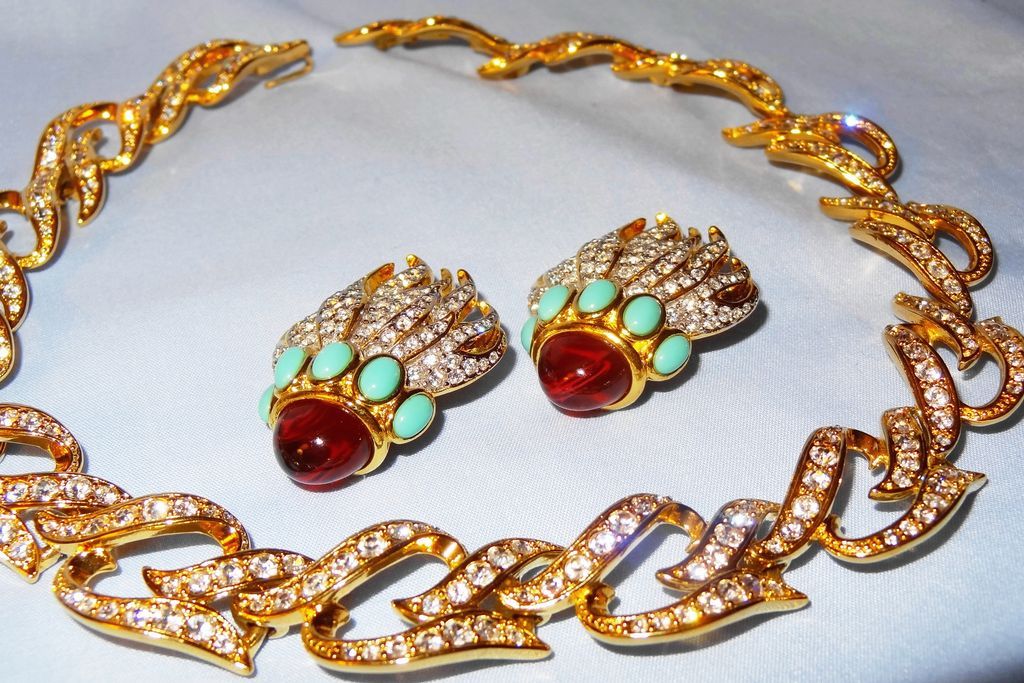 Avon Elizabeth Taylor's "Eternal Flame Collection" ~ pave crystals galore Avon Elizabeth Taylor's "Eternal Flame Collection" ~ pave crystals galore