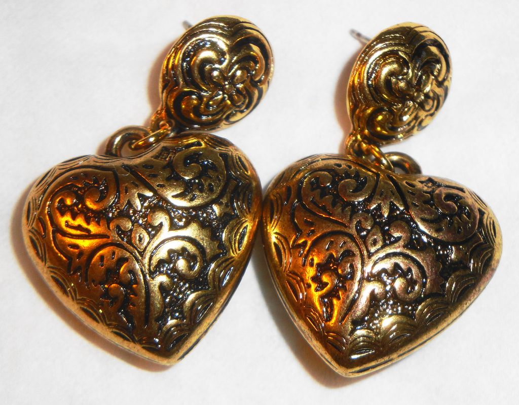 Avon 1993 "Etched Heart Earrings" Pierced ~ intricate & detailed filigree Avon 1993 "Etched Heart Earrings" Pierced ~ intricate & detailed filigree