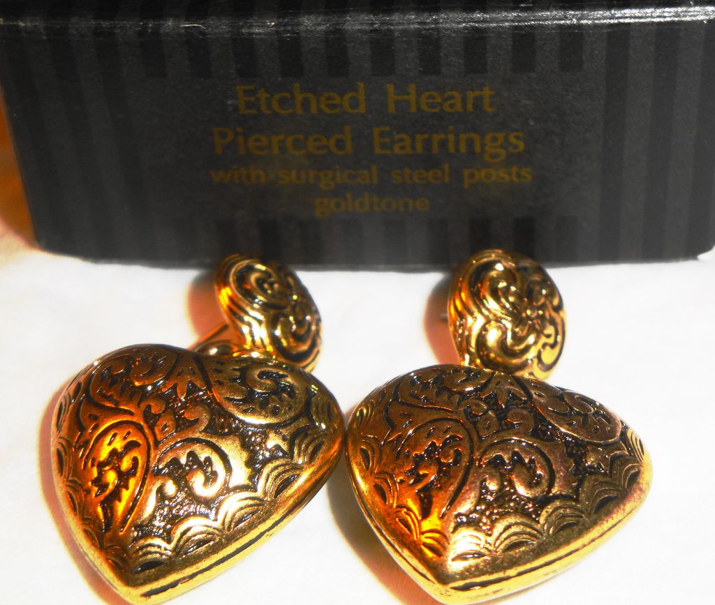 Avon 1993 "Etched Heart Earrings" Pierced ~ intricate & detailed filigree Avon 1993 "Etched Heart Earrings" Pierced ~ intricate & detailed filigree