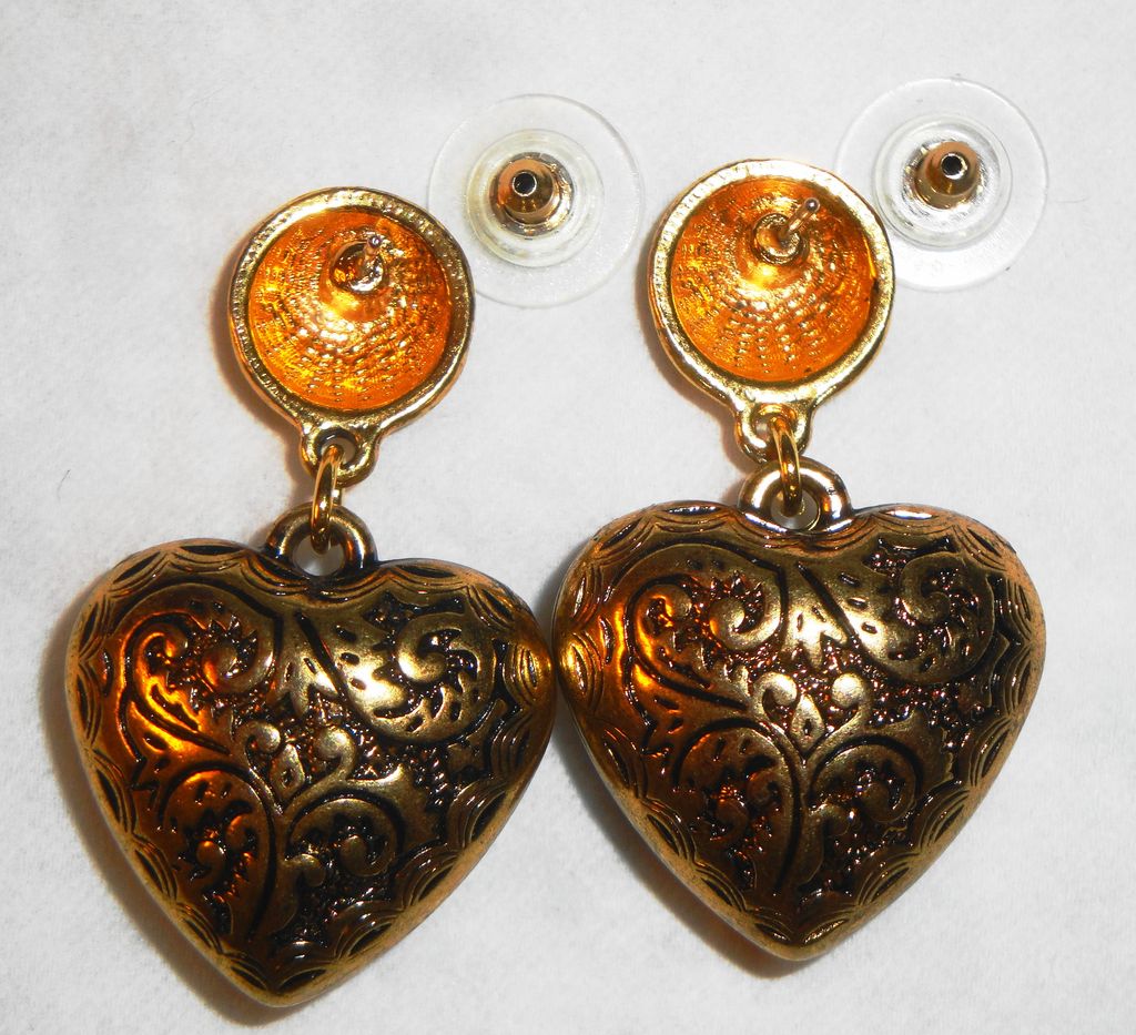 Avon 1993 "Etched Heart Earrings" Pierced ~ intricate & detailed filigree Avon 1993 "Etched Heart Earrings" Pierced ~ intricate & detailed filigree