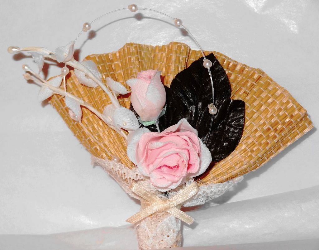Avon's 1991 "Floral Fan Pin" ~ material flowers with lace on wooden fan Avon's 1991 "Floral Fan Pin" ~ material flowers with lace on wooden fan