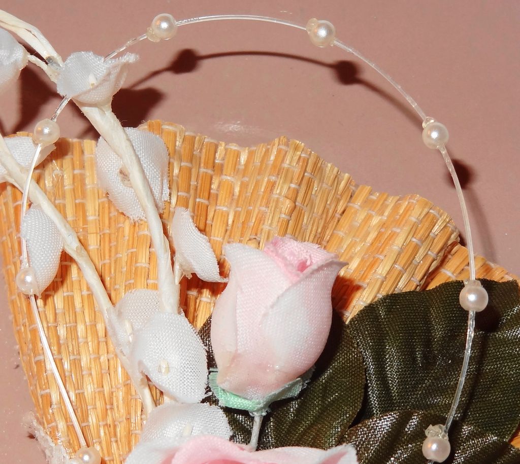 Avon's 1991 "Floral Fan Pin" ~ material flowers with lace on wooden fan Avon's 1991 "Floral Fan Pin" ~ material flowers with lace on wooden fan