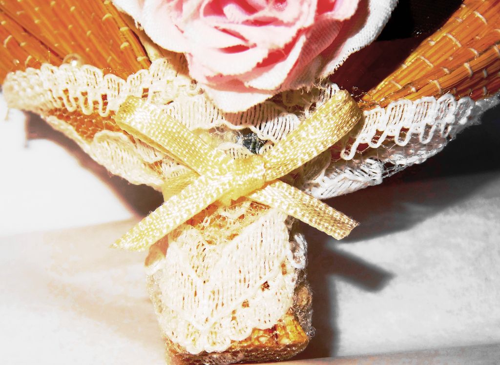 Avon's 1991 "Floral Fan Pin" ~ material flowers with lace on wooden fan Avon's 1991 "Floral Fan Pin" ~ material flowers with lace on wooden fan
