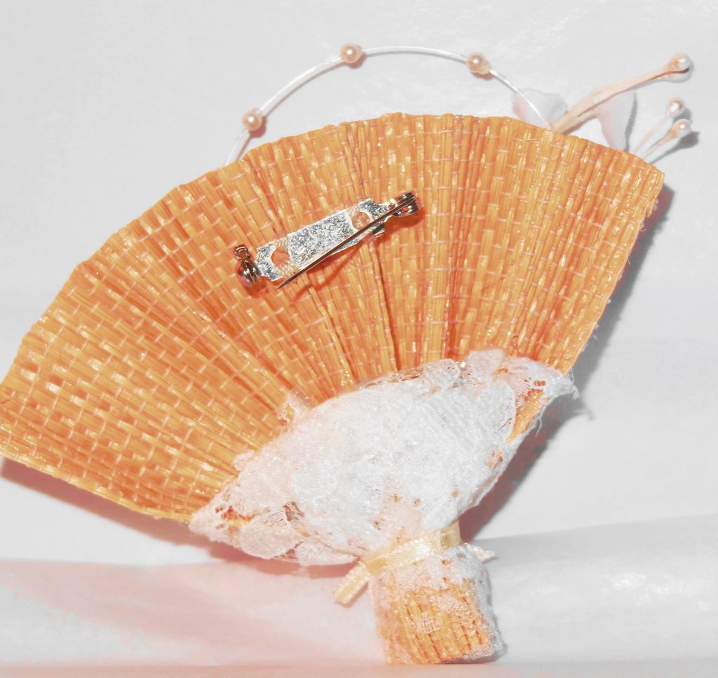 Avon's 1991 "Floral Fan Pin" ~ material flowers with lace on wooden fan Avon's 1991 "Floral Fan Pin" ~ material flowers with lace on wooden fan