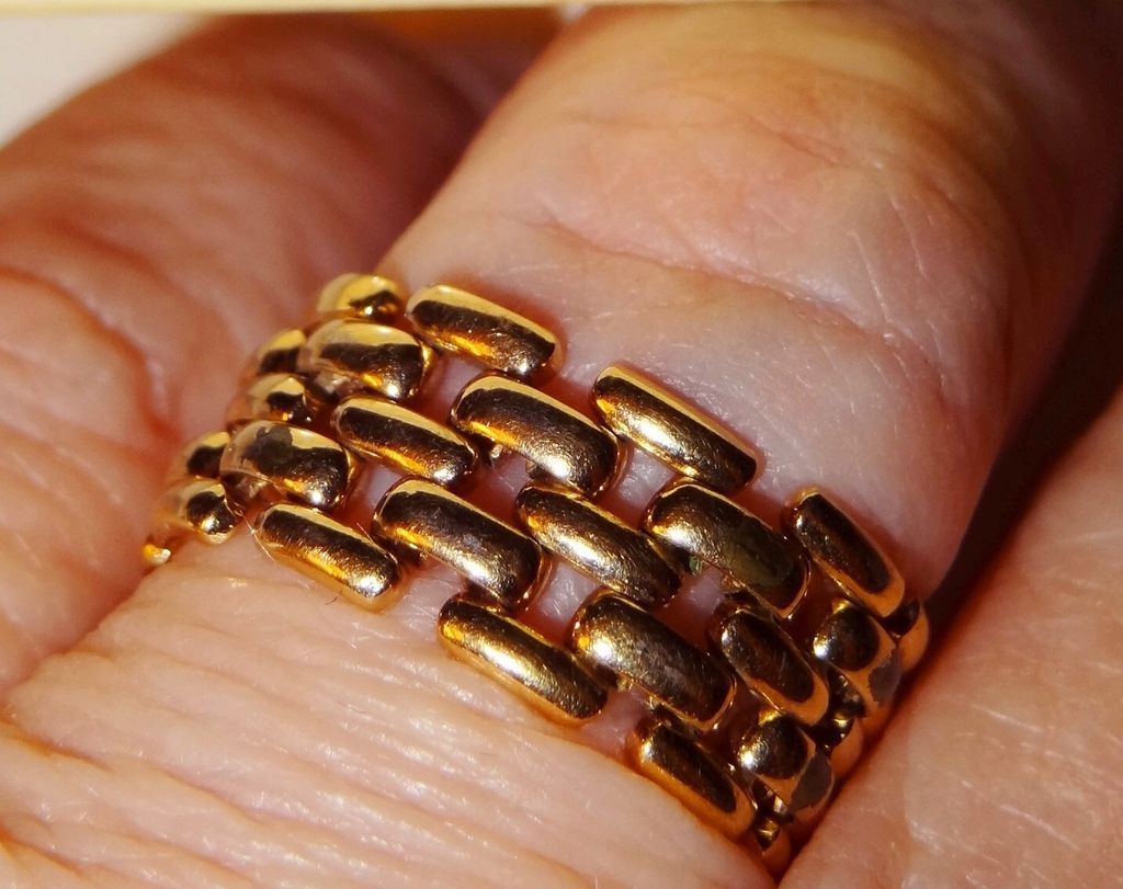 Avon 1985 "Flexible Style Ring" Size 9 ~ gold-tone panther chain links Avon 1985 "Flexible Style Ring" Size 9 ~ gold-tone panther chain links