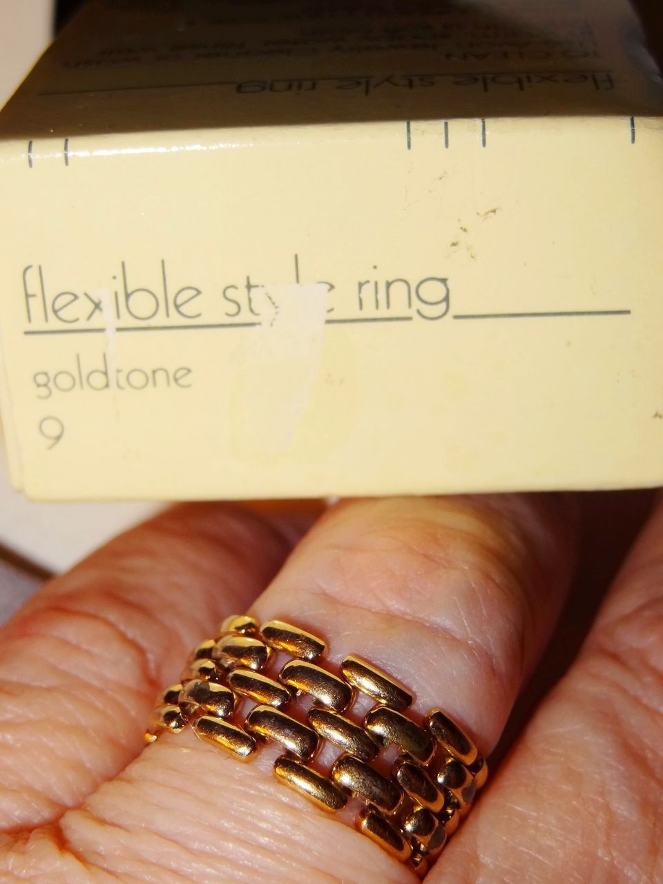 Avon 1985 "Flexible Style Ring" Size 9 ~ gold-tone panther chain links Avon 1985 "Flexible Style Ring" Size 9 ~ gold-tone panther chain links