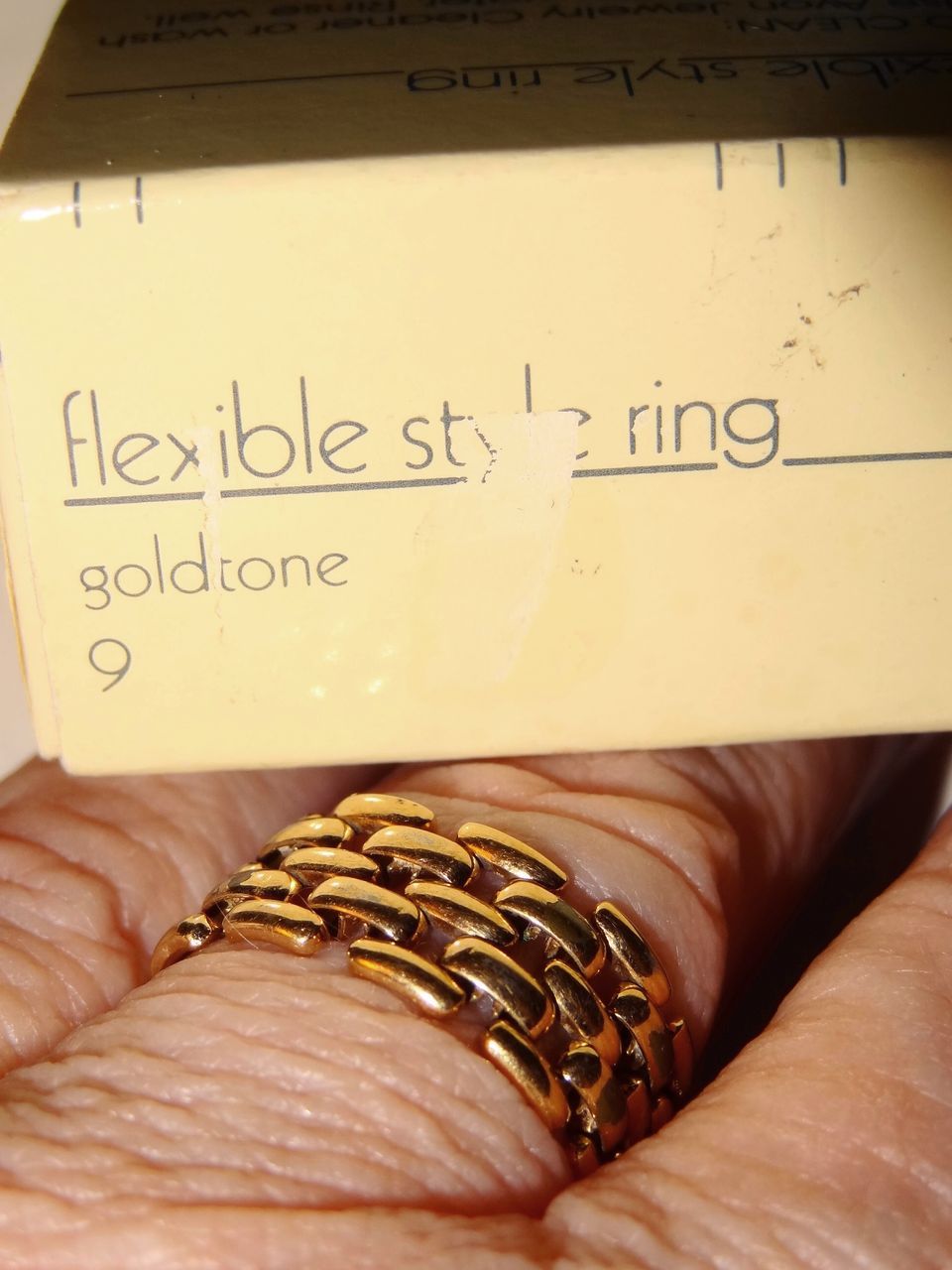 Avon 1985 "Flexible Style Ring" Size 9 ~ gold-tone panther chain links Avon 1985 "Flexible Style Ring" Size 9 ~ gold-tone panther chain links