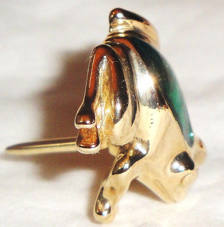 Avon 1985 "Frog Tac Pin" ~ gold-tone frog with emerald colored back Avon 1985 "Frog Tac Pin" ~ gold-tone frog with emerald colored back