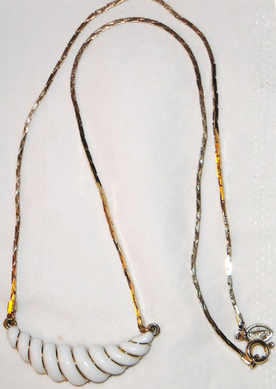 Vintage Signed Avon "Gatsby" Necklace ~ plastic white swirls ~ gold-tone accents Vintage Signed Avon "Gatsby" Necklace ~ plastic white swirls ~ gold-tone accents