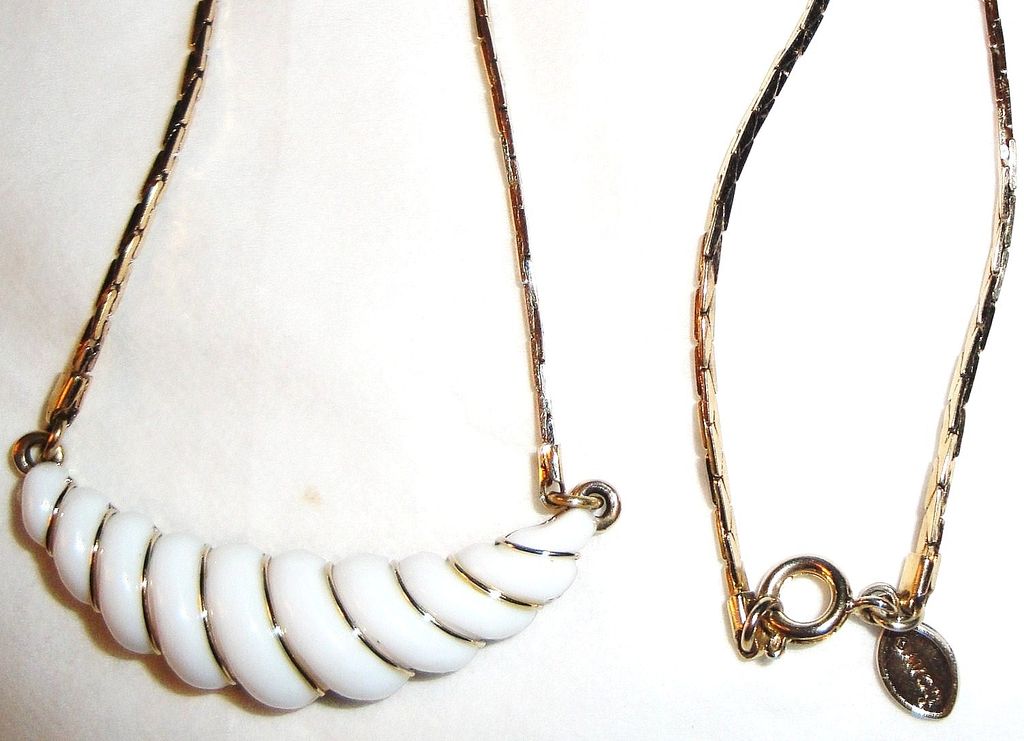 Vintage Signed Avon "Gatsby" Necklace ~ plastic white swirls ~ gold-tone accents Vintage Signed Avon "Gatsby" Necklace ~ plastic white swirls ~ gold-tone accents