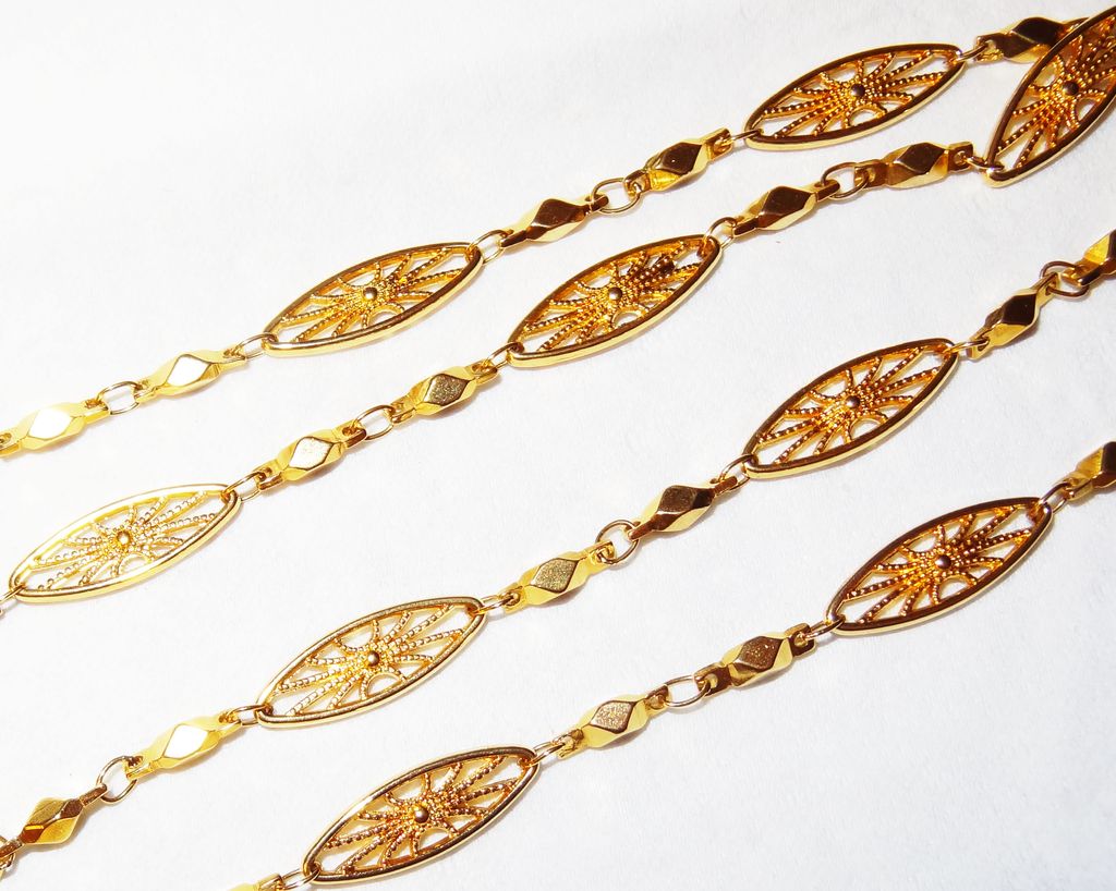 Vintage Signed AVON 24" Gold-tone Open Filigree Link Necklace Vintage Signed AVON 24" Gold-tone Open Filigree Link Necklace