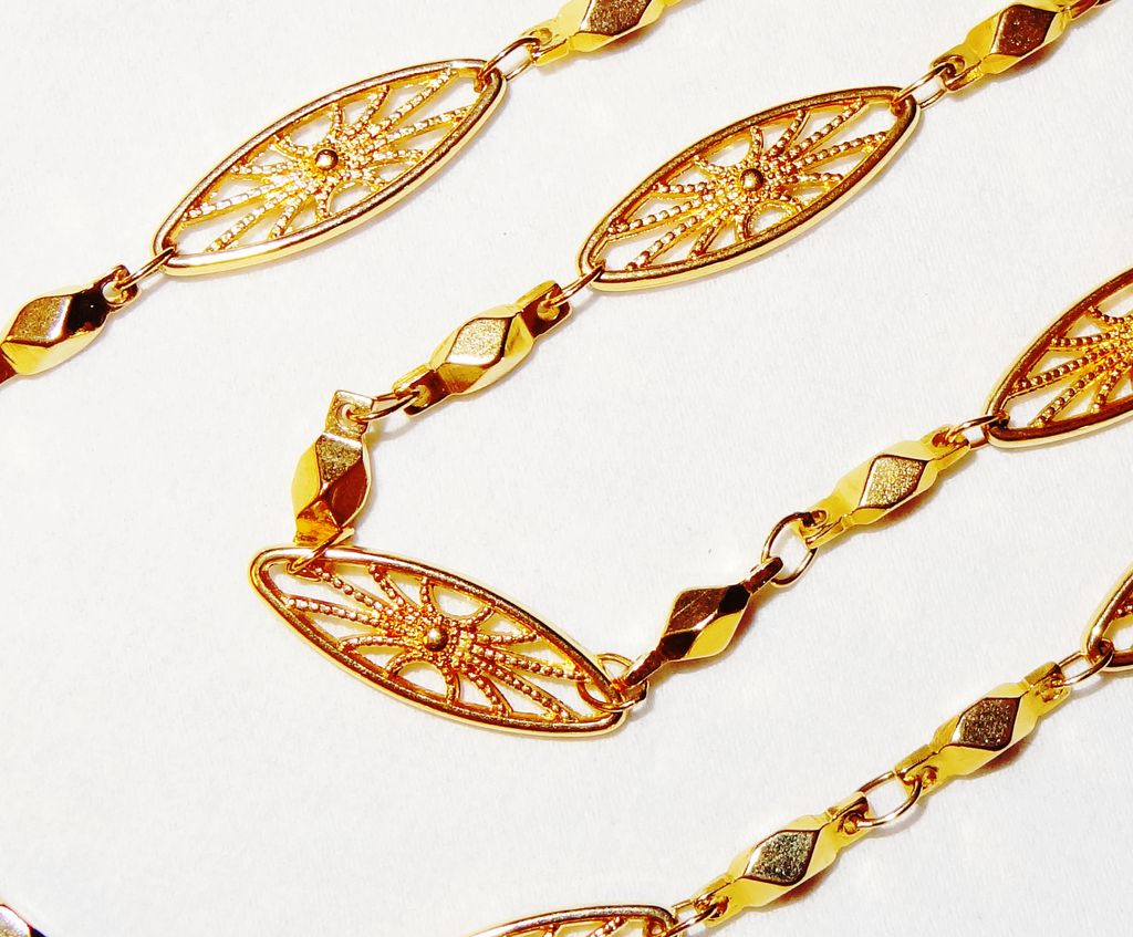 Vintage Signed AVON 24" Gold-tone Open Filigree Link Necklace Vintage Signed AVON 24" Gold-tone Open Filigree Link Necklace