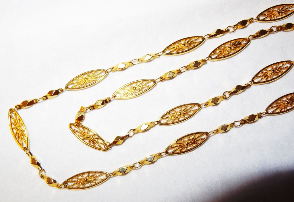 Vintage Signed AVON 24" Gold-tone Open Filigree Link Necklace Vintage Signed AVON 24" Gold-tone Open Filigree Link Necklace