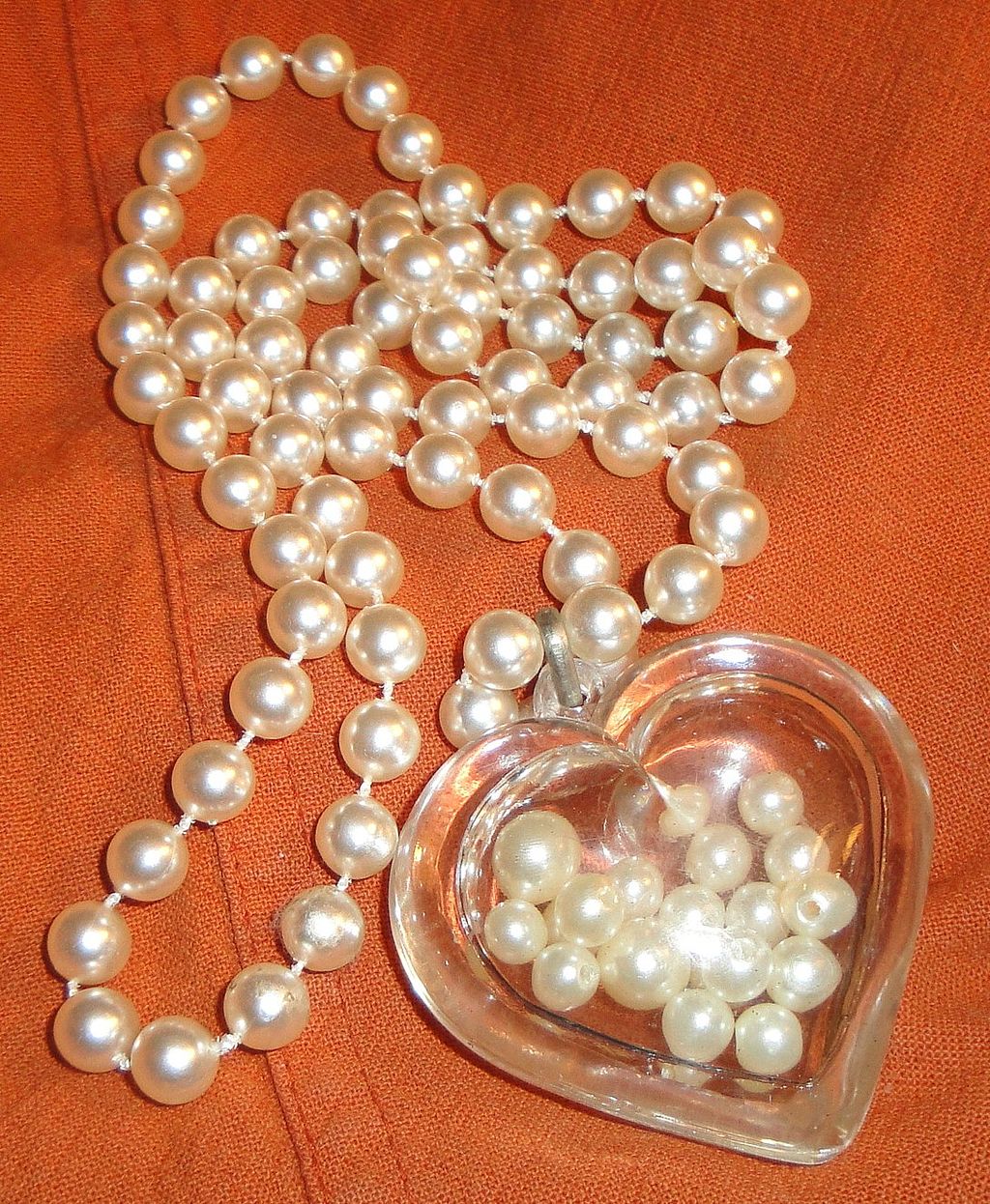 UNIQUE Vintage Large Clear Heart filled with faux pearls Pendant on Large Pearl Necklace UNIQUE Vintage Large Clear Heart filled with faux pearls Pendant on Large Pearl Necklace