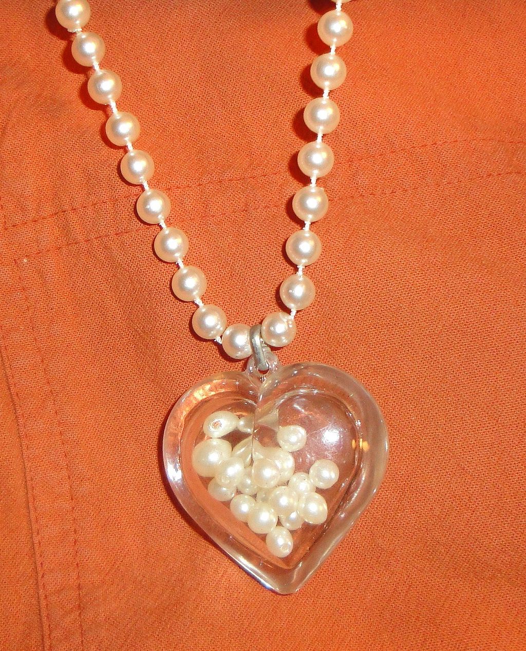 UNIQUE Vintage Large Clear Heart filled with faux pearls Pendant on Large Pearl Necklace UNIQUE Vintage Large Clear Heart filled with faux pearls Pendant on Large Pearl Necklace