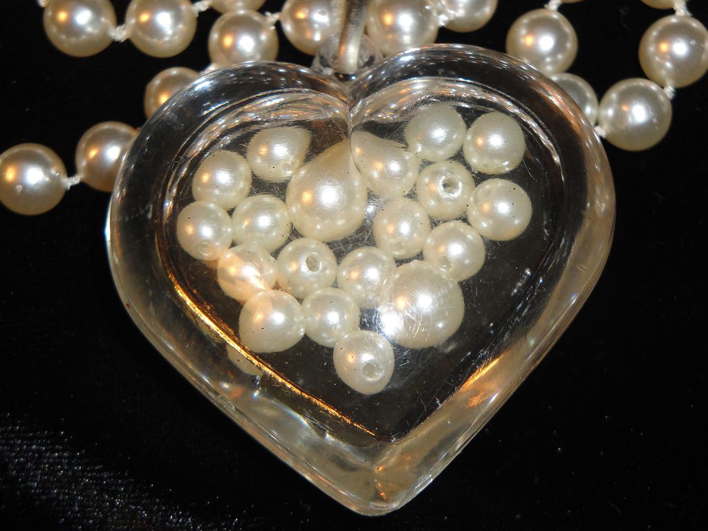 UNIQUE Vintage Large Clear Heart filled with faux pearls Pendant on Large Pearl Necklace UNIQUE Vintage Large Clear Heart filled with faux pearls Pendant on Large Pearl Necklace