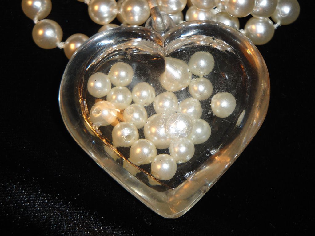 UNIQUE Vintage Large Clear Heart filled with faux pearls Pendant on Large Pearl Necklace UNIQUE Vintage Large Clear Heart filled with faux pearls Pendant on Large Pearl Necklace