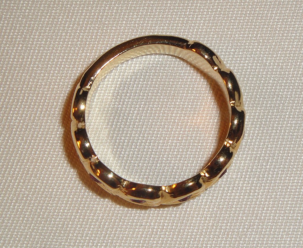 Signed Avon 1992 "Heart to Heart Band" Ring ~ Size 6-7 ~ heart touching heart around the band with 5 garnet colored centers Signed Avon 1992 "Heart to Heart Band" Ring ~ Size 6-7 ~ heart touching heart around the band with 5 garnet colored centers