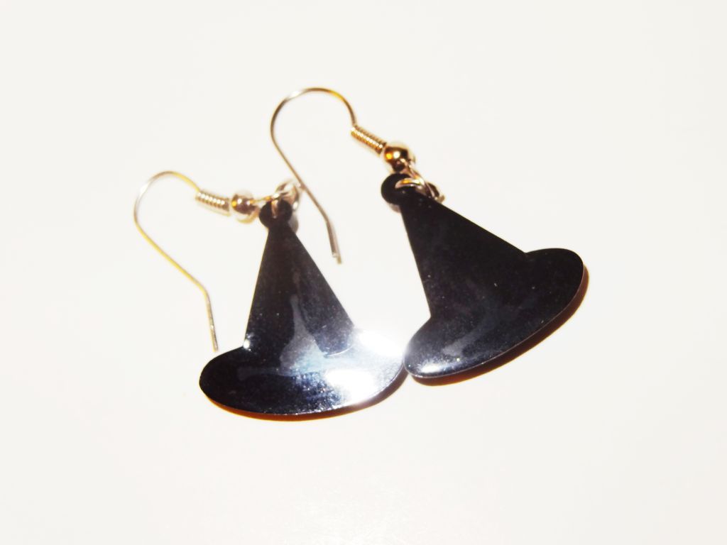 Vintage Witch's Dangling Black Hat Pierced Earrings ~ black witch's hat dangle Vintage Witch's Dangling Black Hat Pierced Earrings ~ black witch's hat dangle