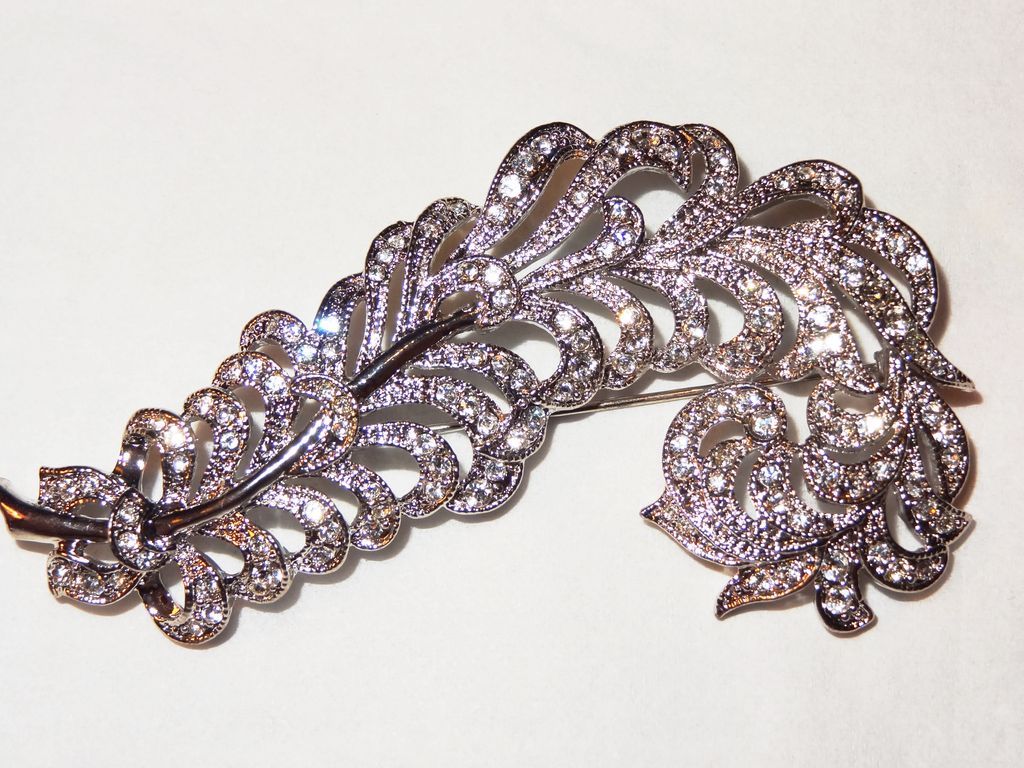 Kenneth Jay Lane's "Feather Pin" in box ~ Avon's 2003 Designer Signed Collection ~ giant silver-tone feather encrusted with crystals Kenneth Jay Lane's "Feather Pin" in box ~ Avon's 2003 Designer Signed Collection ~ giant silver-tone feather encrusted with crystals